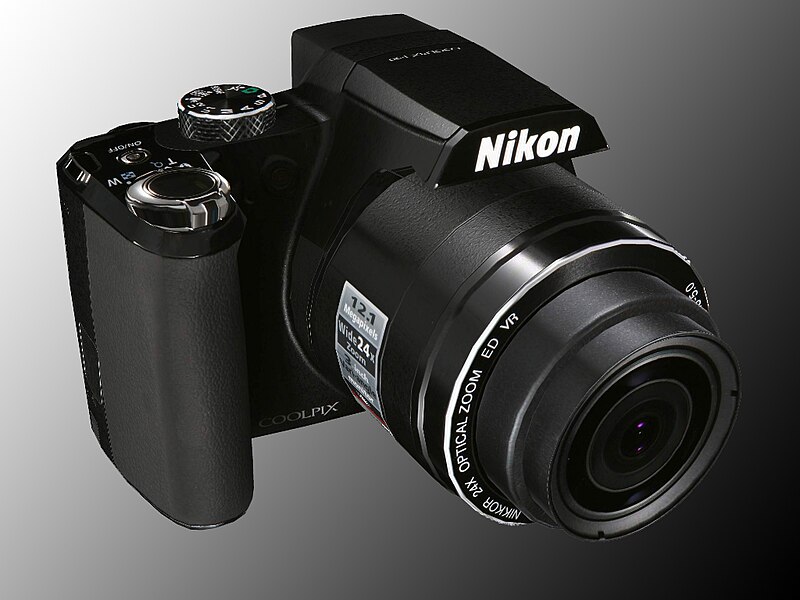Nikon Coolpix P90 — Википедия