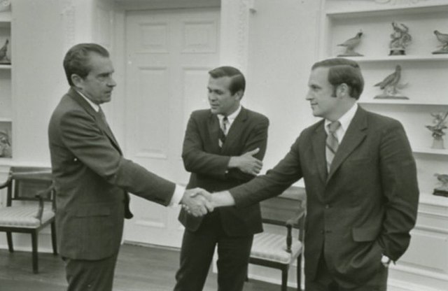 Cheney greeting President Richard Nixon in 1970 with then-Director of the Office of Economic Opportunity Donald Rumsfeld in the background