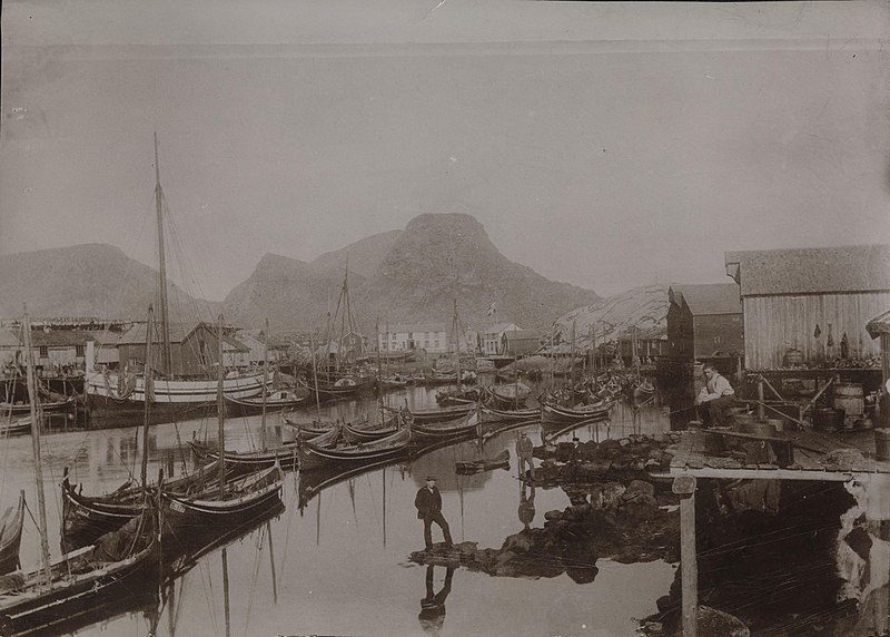 File:Nr. 101 Værø Fiskevær, Lofoten, 1901 - no-nb digifoto 20130214 00010 bldsa FA1189.jpg