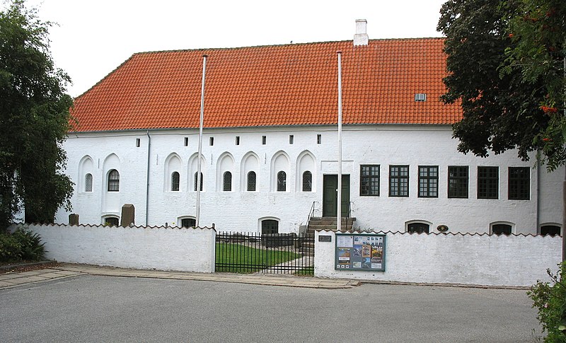 File:Nykøbing Mors - Dueholm Kloster.jpg