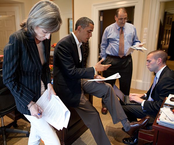 U.S. President Barack Obama and aides Carol Browner, David Axelrod, and Jon Favreau working on a speech in June 2010
