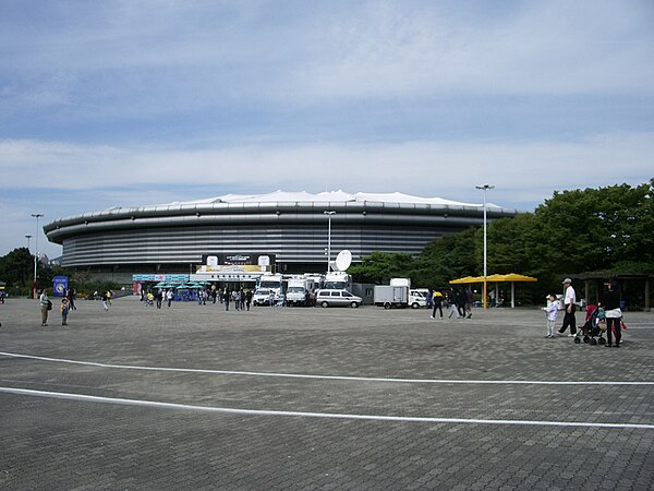 The arena in 2008 with the old facade