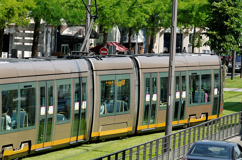 File:Orléans tramway rue de Paris.jpg