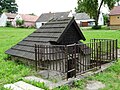 English: Well in the village of Otěvěk, České Budějovice District, Czech Republic. Čeština: Studna ve vsi Otěvěk, části města Trhové Sviny v okrese České Budějovice.