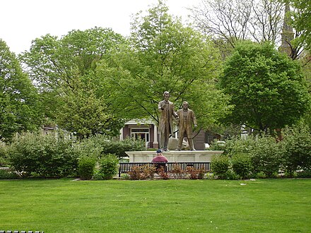 Statues of Lincoln and Douglas