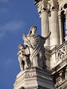 File:PA00088906_-_Église_de_la_Sainte-Trinité_(statue_entree_principale).jpg