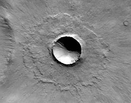 PIA21300 - Жас кратер (қиылған) .jpg