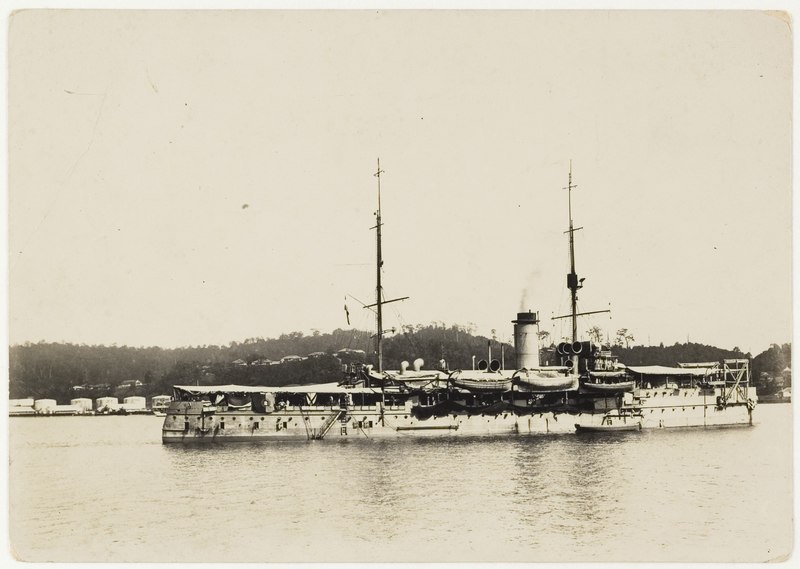 File:Pantserschip Hr.Ms. De Ruyter te Balikpapan, KITLV 34112.tiff