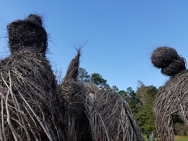 File:Patrick Dougherty sculpture 2.jpg