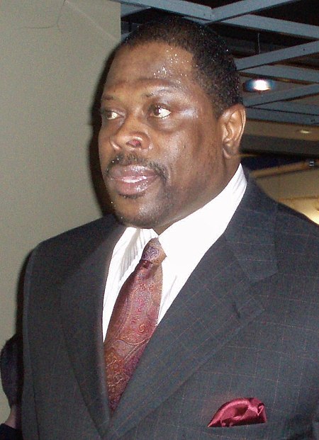 Patrick Ewing Magic cropped.jpg