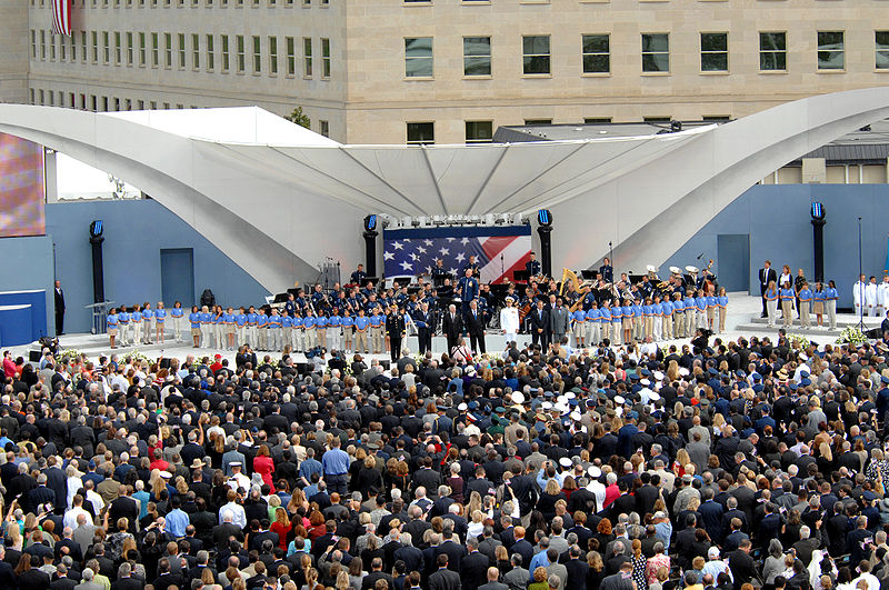 File:Pentagon Memorial dedication 2008 Crowd.jpg