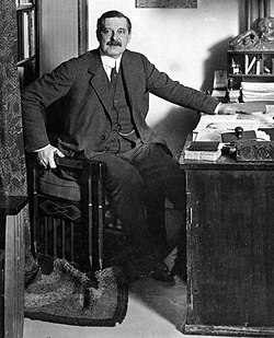Peter Behrens, um 1913.jpg