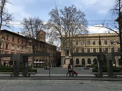 Come arrivare a Piazza Minghetti con i mezzi pubblici - Informazioni sul luogo