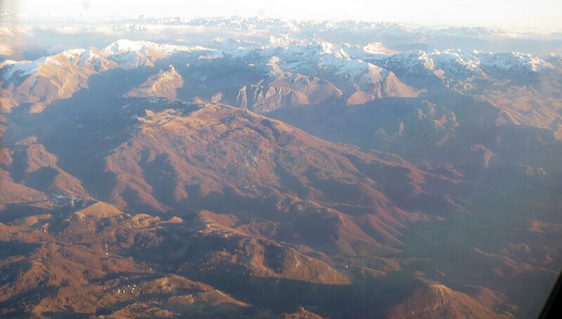 File:Podgorica district east Bielasica mountains Veruša valley Rikavac - Albania Prokletije mts IMG 1353.JPG