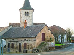 Vue nord-est du village, croisement entre la route de Champrobert et la rue du moulin (rue descendante).