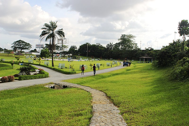 File:Port Harcourt Pleasure Park - Talking a walk.jpg