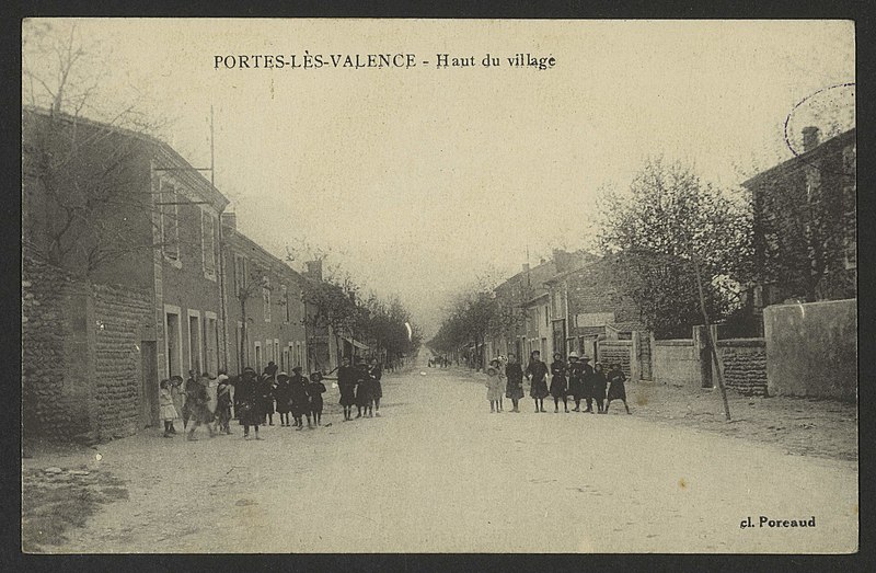 File:Porte-Lès-Valence -Haut du village (34439715811).jpg