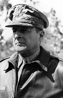 General Douglas MacArthur in 1943 or 1944 Portrait - US Army (USA) General (GEN) Douglas MacArthur.jpg