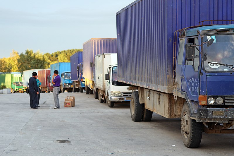 File:Queue - Quanhe-Wonjong border (8553126270).jpg