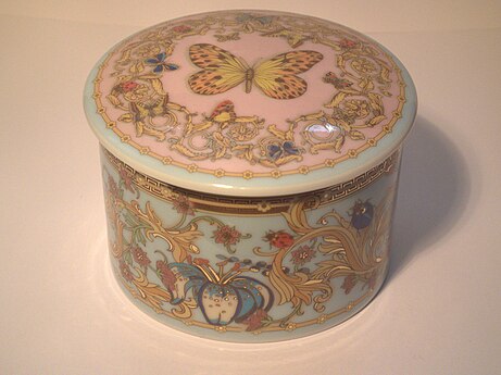 Box, part of the Le Jardin de Versace collection, with complex rinceaux that are reminiscent of the Baroque ones from the 17th and very early 18th centuries, but also similar to the ones from the reign of Napoleon; designed by Versace and produced by Rosenthal; unknown date; porcelain; unknown dimensions or location