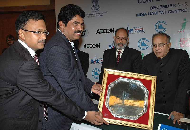 File:S. Jaipal Reddy gave away the National Awards for Excellence in Urban Transport, at the Valedictory Session of 2nd Urban Mobility India Conference-2009, in New Delhi on December 05, 2009.jpg