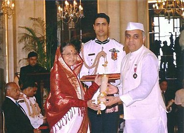 President of India Pratibha Patil presenting Padma Shri Award to Dr S. P. Varma S p Varma receiving Padmashree award.jpg