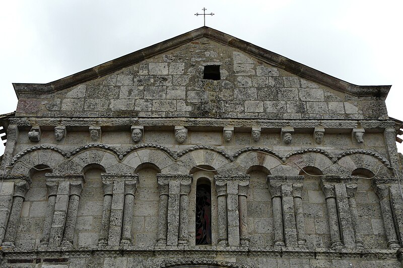 File:Saint-Martin-de-Gurson église au-dessus portail.jpg