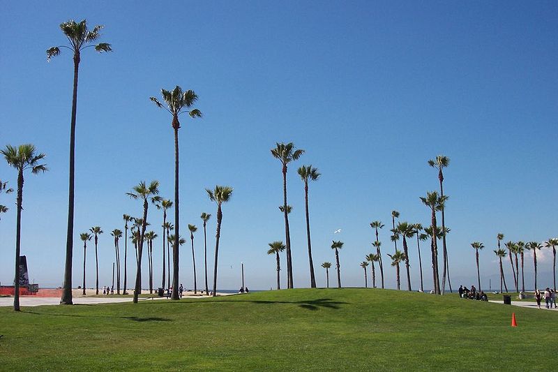 File:Santa Monica Beach 4.jpg