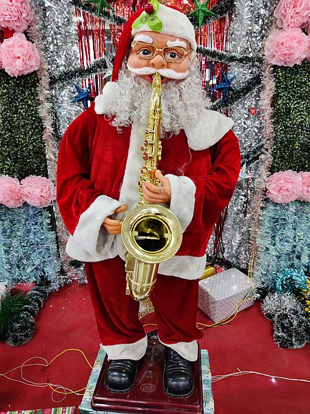 File:Santa with musical instruments.jpg