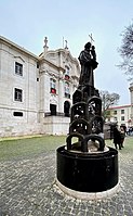 Santo António, escultura de Soares Branco no Largo de Santo António da Sé, em Lisboa.