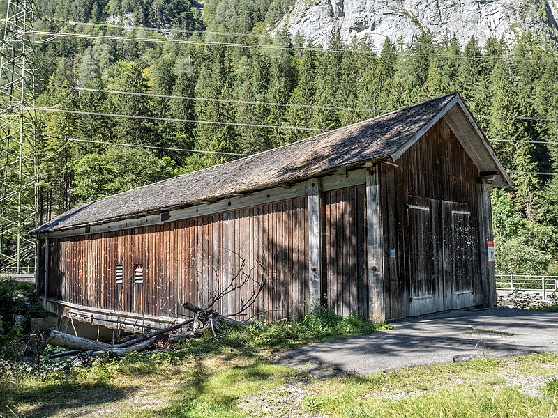 File:Schüelen Gebäude Brücke über die Tamina, Vättis SG 20190904-jag9889.jpg