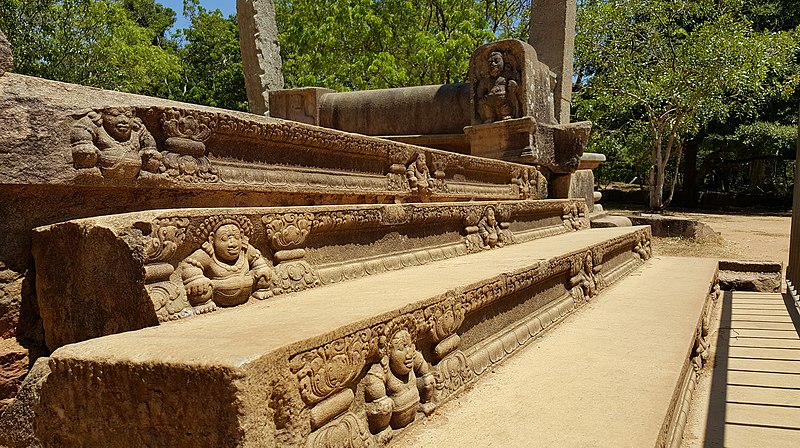 File:Sculptures of Buddha on steps in the ancient city of Anuradhapura, Sri Lanka.jpg