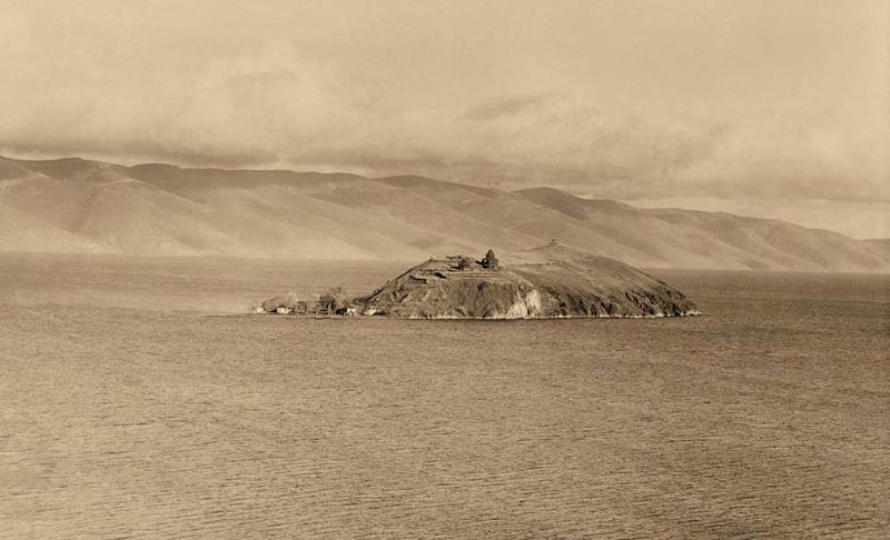 File:Sevan Island1.jpg