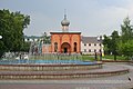 Springbrunnen und Kirche im Zentrum von Schtscherbinka