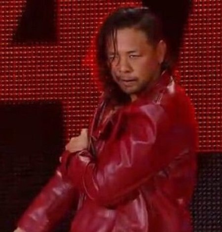 Tập_tin:Shinsuke-nakamura-looks-determined-during-his-entrance-at-an-nxt-event.jpg