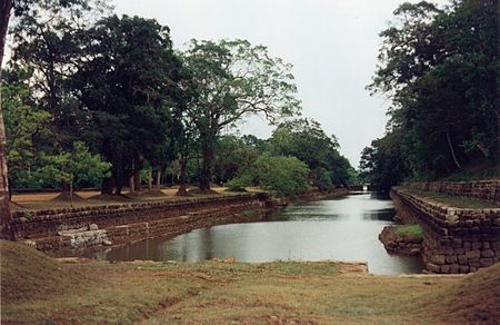 Sigiriya moat and garden2.jpg