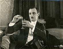 L'attore dei film muti Raymond Griffith (SAYRE 3335) .jpg