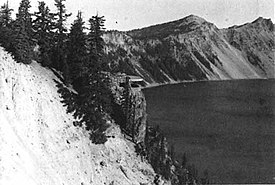 Sinnott Memorial Observation Station overlooking Crater Lake Sinnott Memorial Building at Crater Lake National Park 1981.jpg