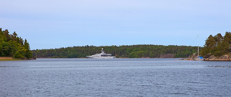 File:Skarpö and Rindö, looking toward Oxdjupet - panoramio.jpg