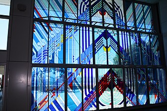 detail of the stained glass door, depicting Ranginui (the sky father). When opened, "it pushes upwards away from the flooring (which depicts Papatūānuku, the earth mother), re-enacting the traditional Māori story of [their] separation."[3]