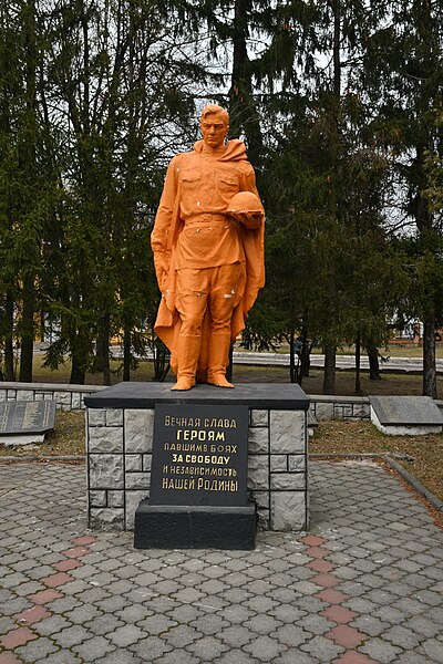 File:Stara Vyzhivka Volynska-memorial complex of WW2 warriors and partisans-details-2.jpg