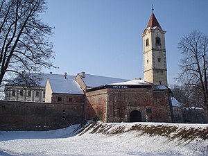 Lado noreste del castillo en invierno