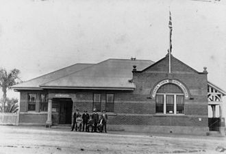 The Ithaca Town Council Chambers in Enoggera Terrace in 1920. StateLibQld 2 184327 Ithaca Town Council Chambers in Red Hill, Brisbane, 1919.jpg