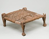 Taburet; 1991–1450 î.Hr.; lemn și trestie; înălțime: 13 cm; Muzeul Metropolitan de Artă (New York City)