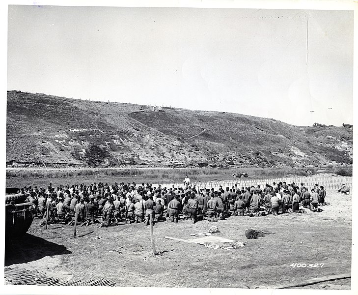 File:Sunday Mass on Omaha Beach - DPLA - 611bf61c105a3196bcc8e4b8d503572c.jpg