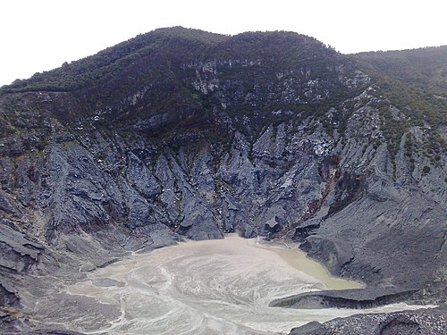 Kawah gunung Tangkuban Parahu di wilayah selatan kabupaten Subang[10].