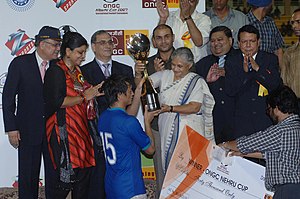 The Chief Minister of Delhi Smt. Sheila Dixit presenting the ONGC Nehru Cup to the Indian Captain Shri Bhaichung Bhutia, in New Delhi on August 29, 2007.jpg