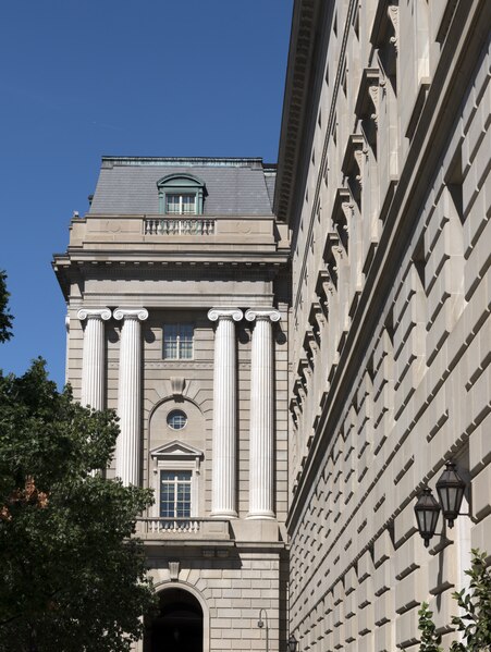 File:The Internal Revenue Service Building, located in the center of the Federal Triangle complex in Washington, D.C LCCN2013634111.tif