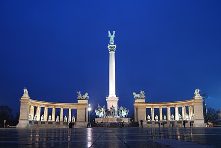 ไฟล์:The_Millennium_Monument_in_Heroes'_Square,_Budapest,_Hungary.jpg