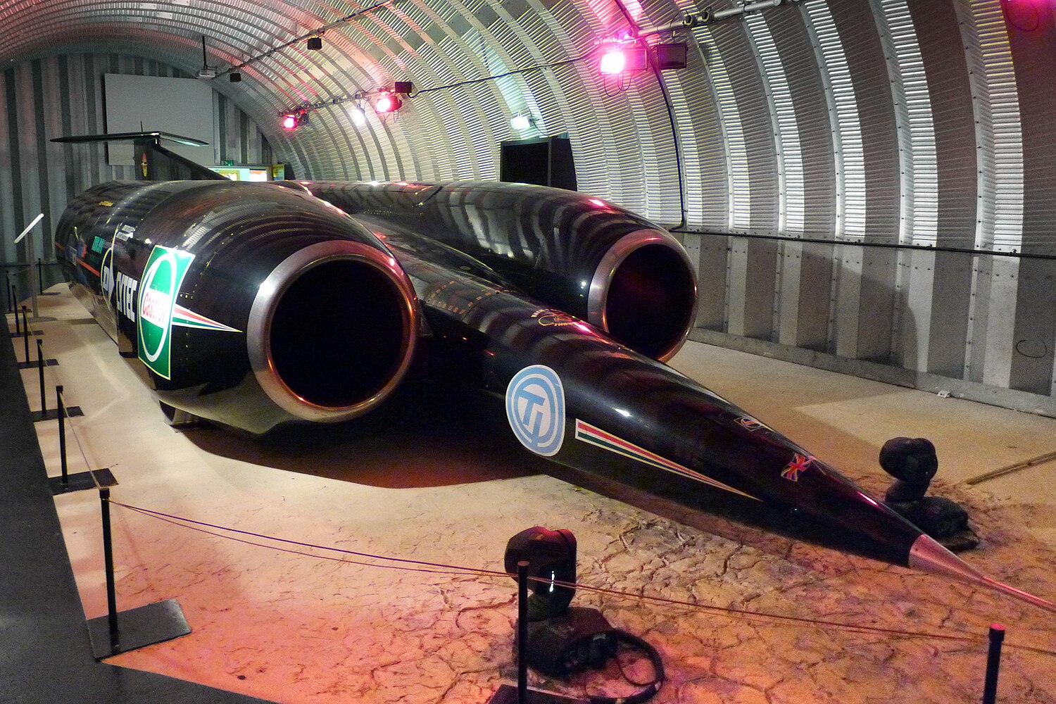 Реактивный автомобиль Thrust SSC